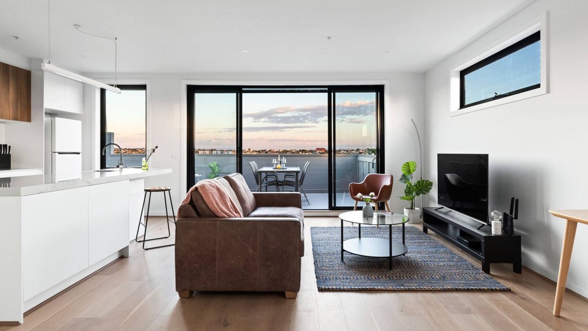 Moonee Ponds Apartment | Luxury Apartment - Uninterrupted City Views - Spacious Living