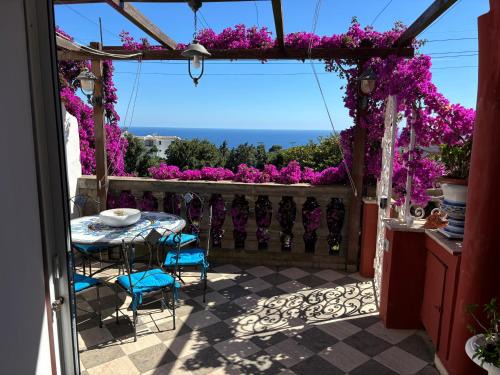 Capri Apartment | LUXURY APARTMENT "VILLA POMPEIANA" in VIA CAMERELLE CON TERRAZZA VISTA MARE