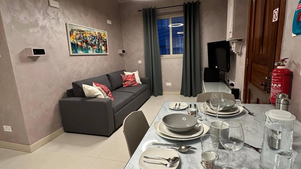 Swieqi Apartment | Luxury Apartment w/Hot Tub - Snowdrops Swieqi