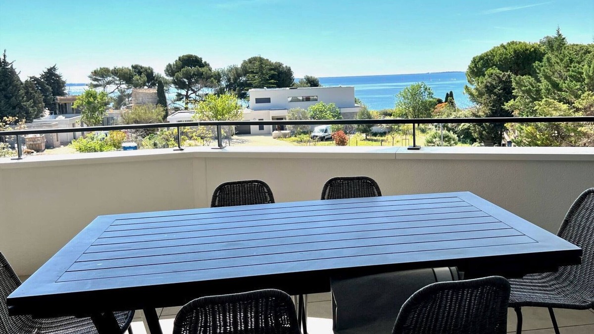 Meze Apartment | Luxury Apartment with Terrace Lagoon View, 2 Bedrooms and WIFI - Mèze