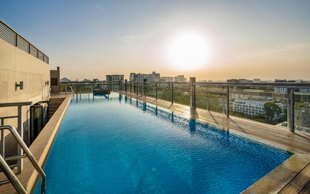 District 1 Apartment | Luxury Apartments with Rooftop Pool & Gym - Avalon