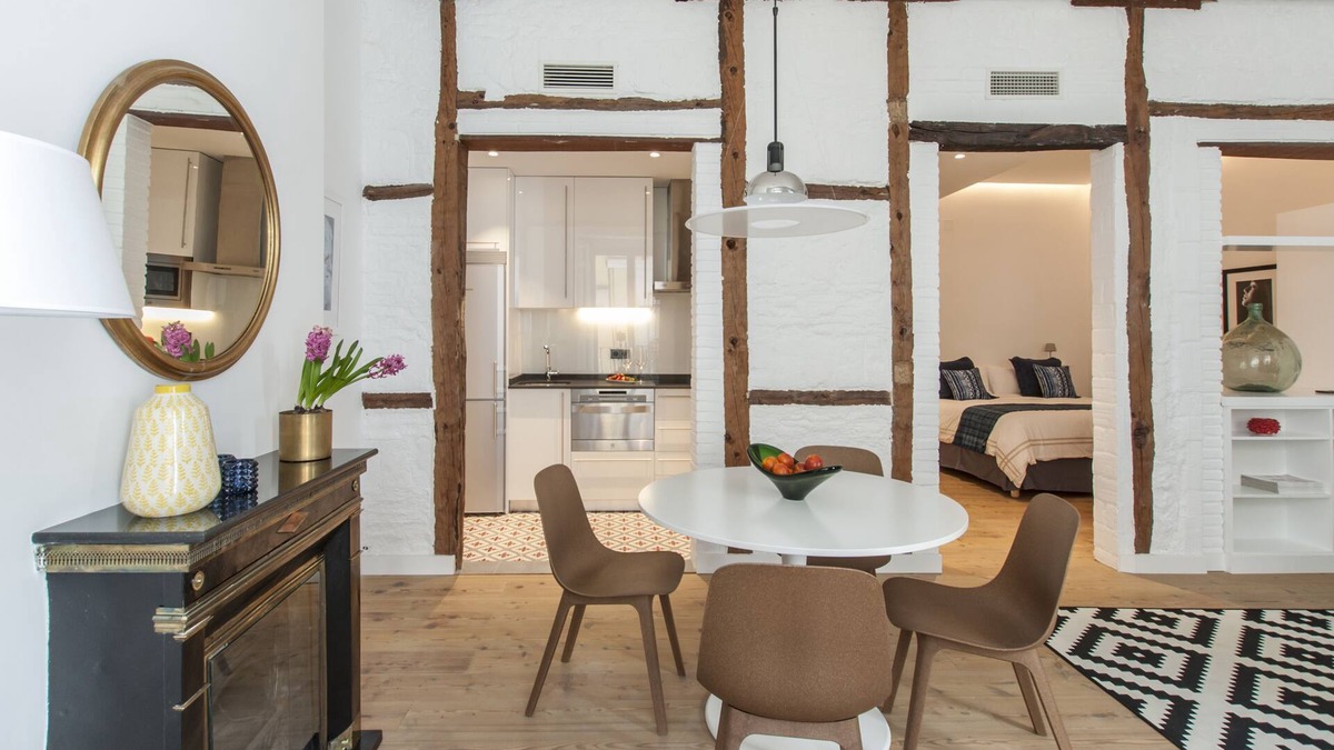 Chueca Apartment | Luxury Aprt. Trendy Chueca, Madrid Center, Walk to Museums, Plazas and Gran Via