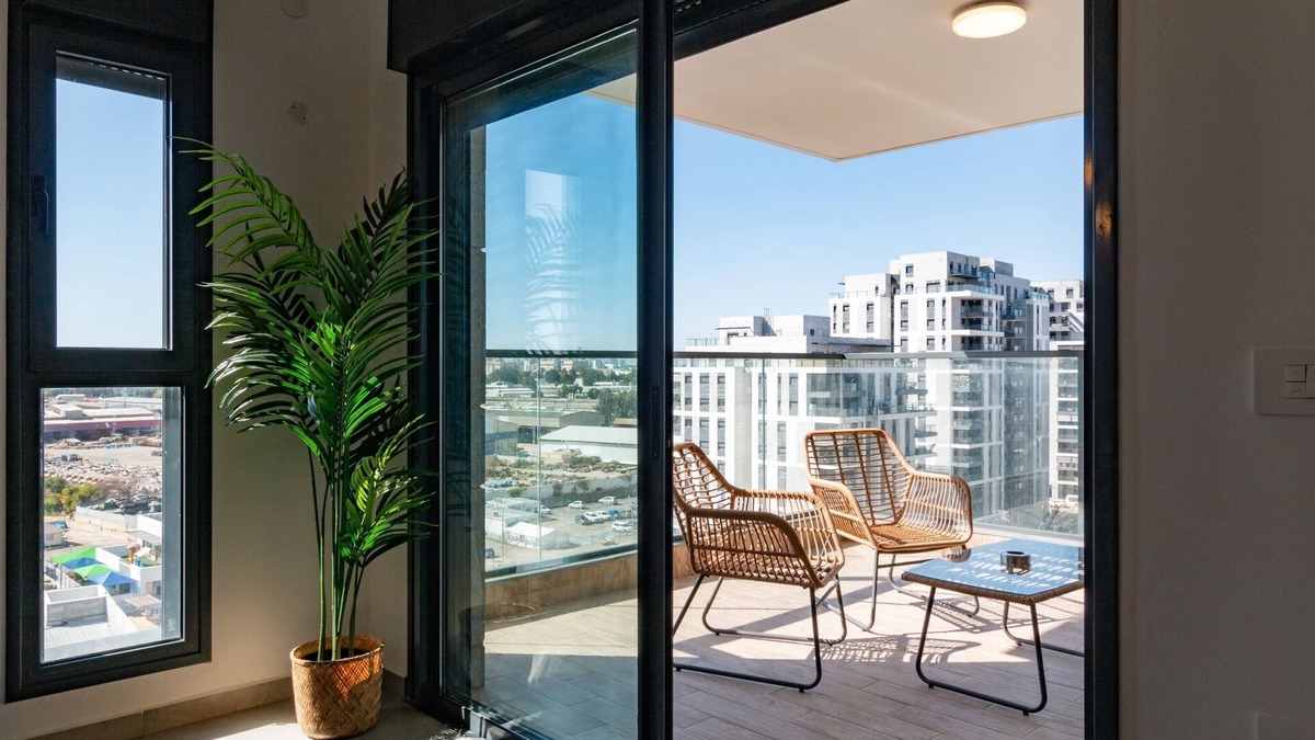 Or Yehuda Apartment | Luxury APT 3 BR New Tower Parking