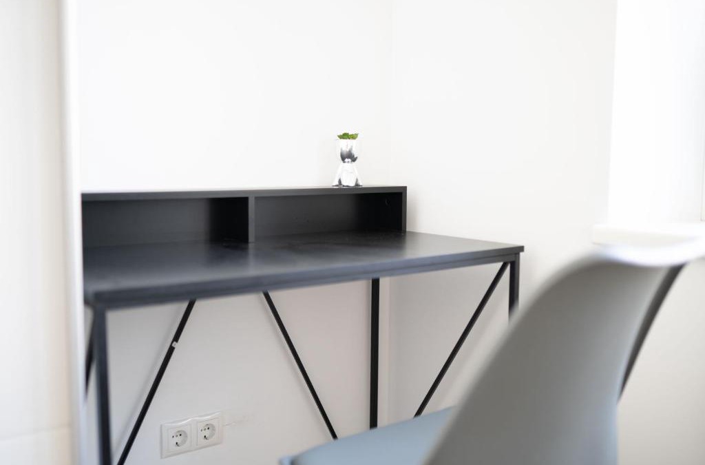 Oberdobling Apartment | Luxury Apt Overlooking Danube Canal Vienna, Austria for Families - All Supplies Included