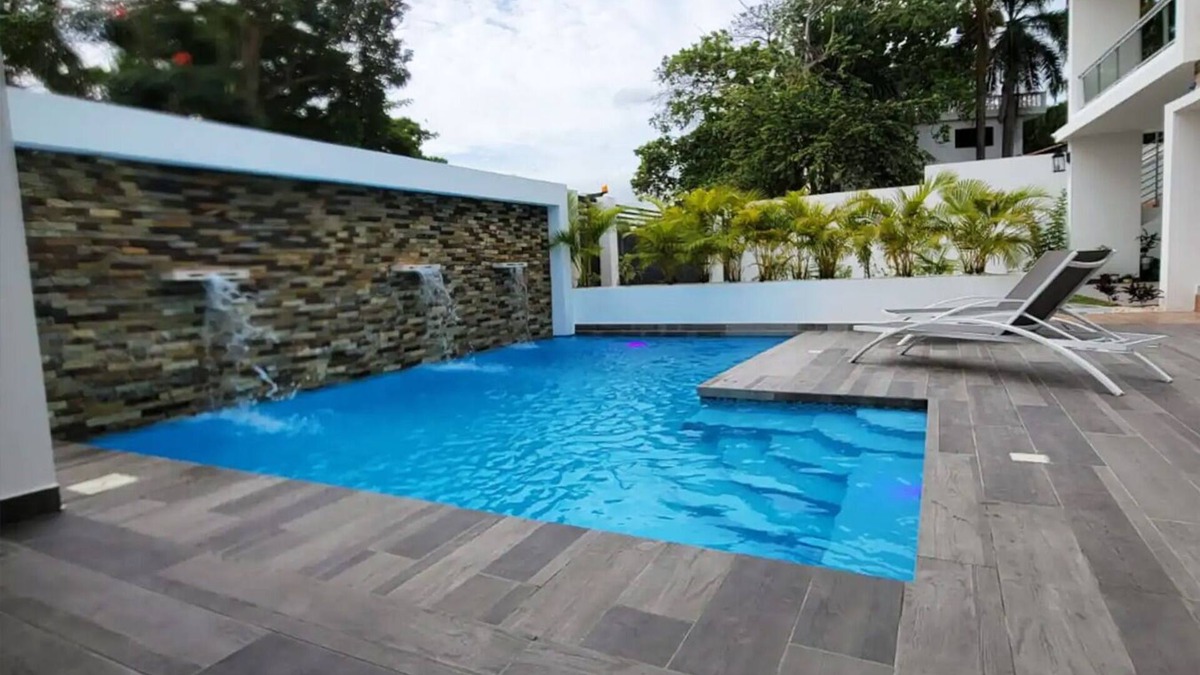 Los Brazos Apartment | Luxury Apt w/Pool 5-min Walk to Beach & Ocean World