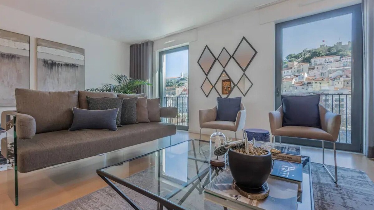 Pena Condo | Luxury Baixa With Castle View