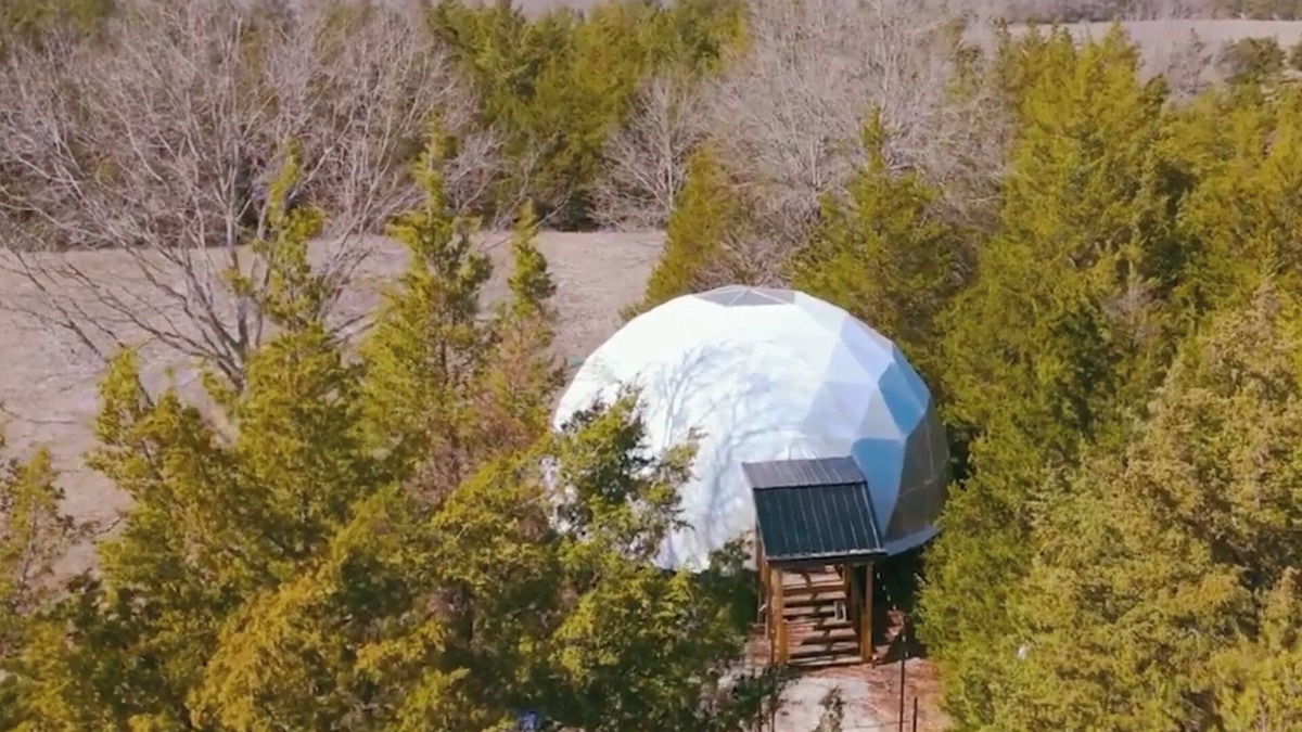 Paris Cabin | Luxury Bali Glamping – Hot Tub + 15 Acres - 90 mins from Dallas