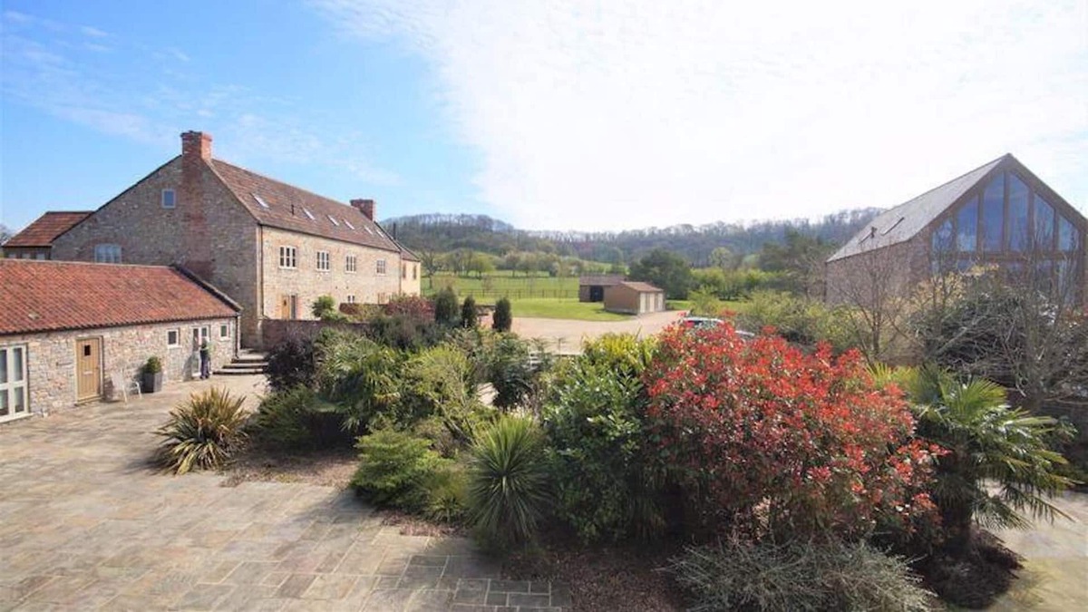 Dulcote House | Luxury Barn Conversion with Indoor Pool, Steam Room, Sauna, Gym and Tennis Court
