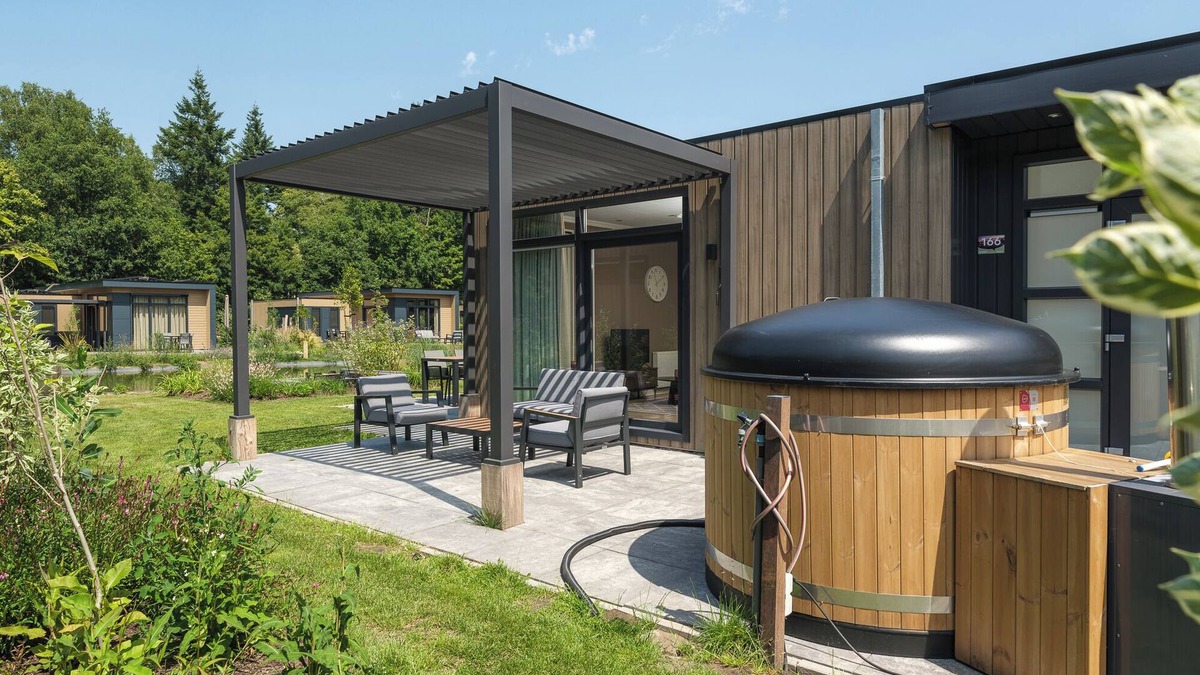 Lieren House | Luxury Batenburgh Deluxe with hot tub. Enjoy a hot tub, atmospheric outdoor space, and a lounge area with an outdoor fireplace.