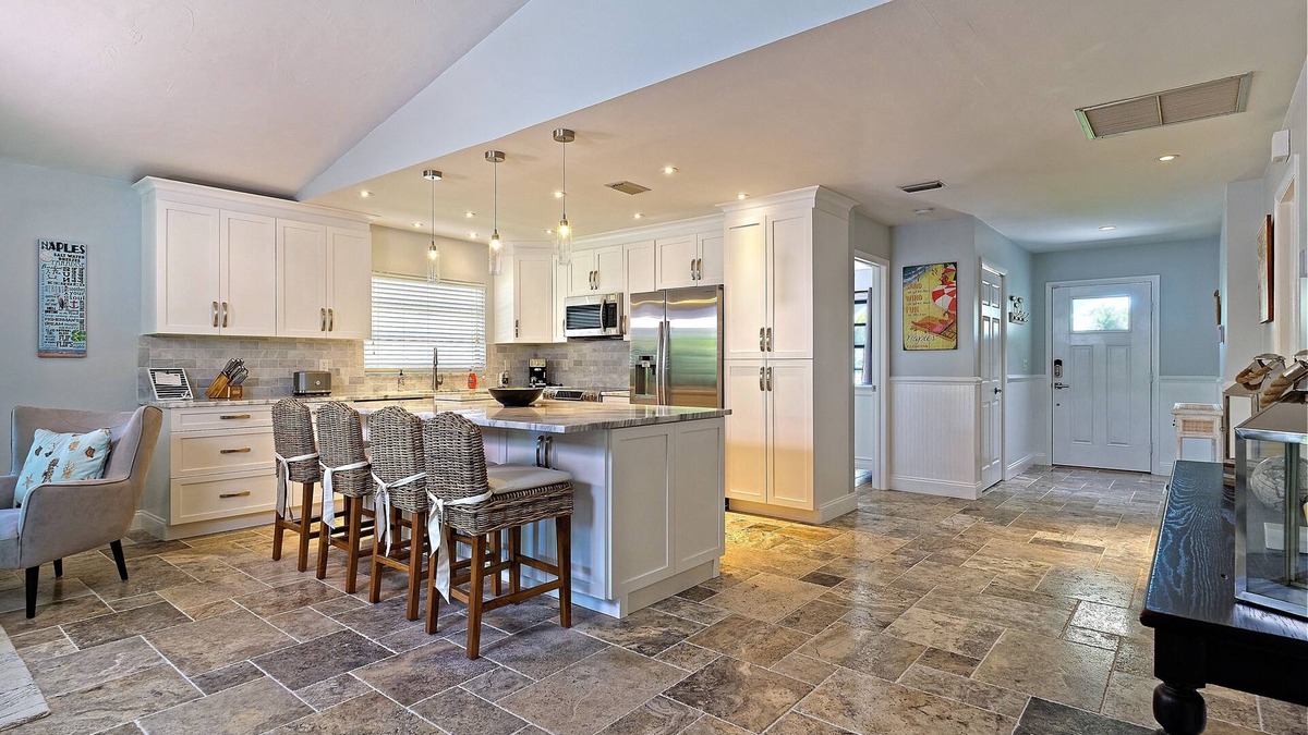 Naples Park House | Luxury Beach Cottage -Naples (new heated pool and hot tub) short walk to Beach
