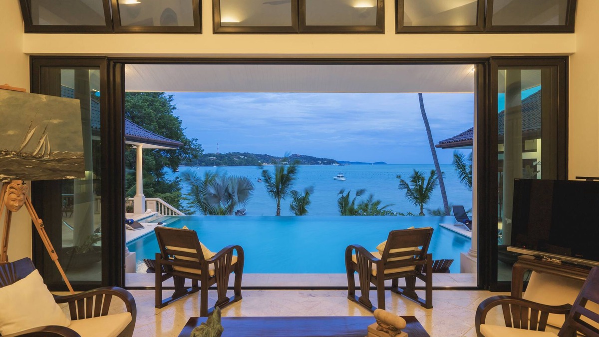 Wichit Villa | Luxury Beach Front Noble House Villa