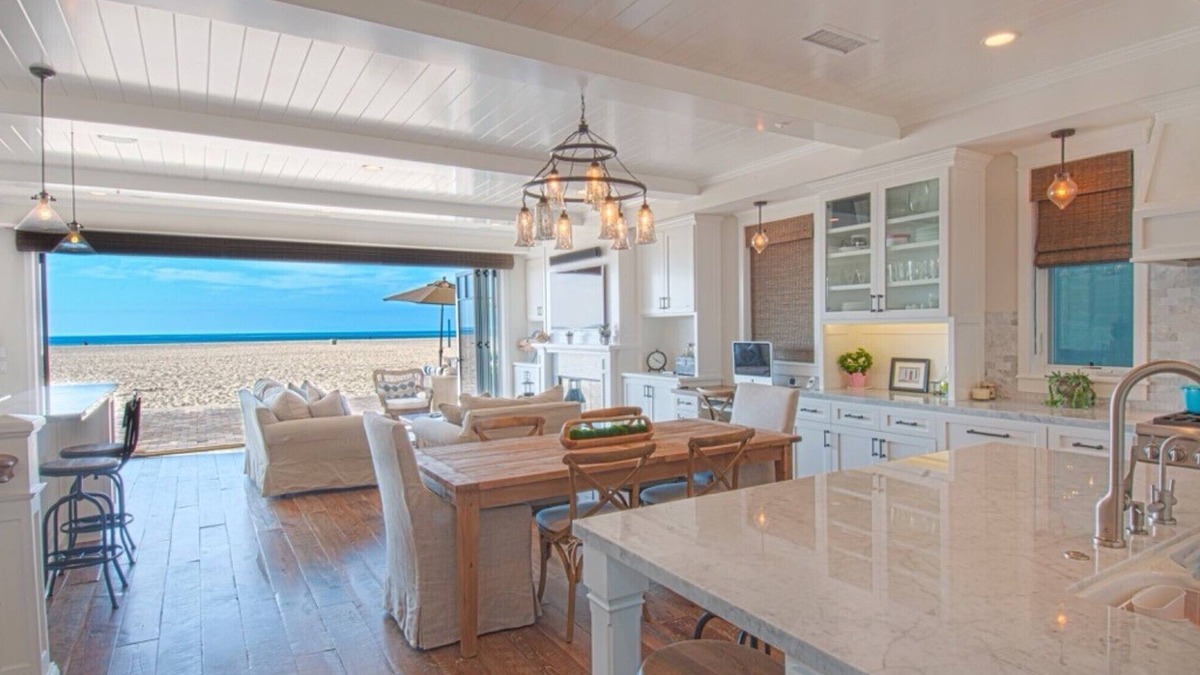 Santa Ana Heights House | Luxury Beach House on the Sand