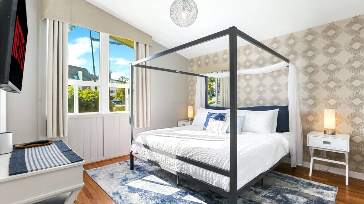 Belmont Shore House | Luxury Beach House w Jacuzzi, BBQ, 2 Parking Space