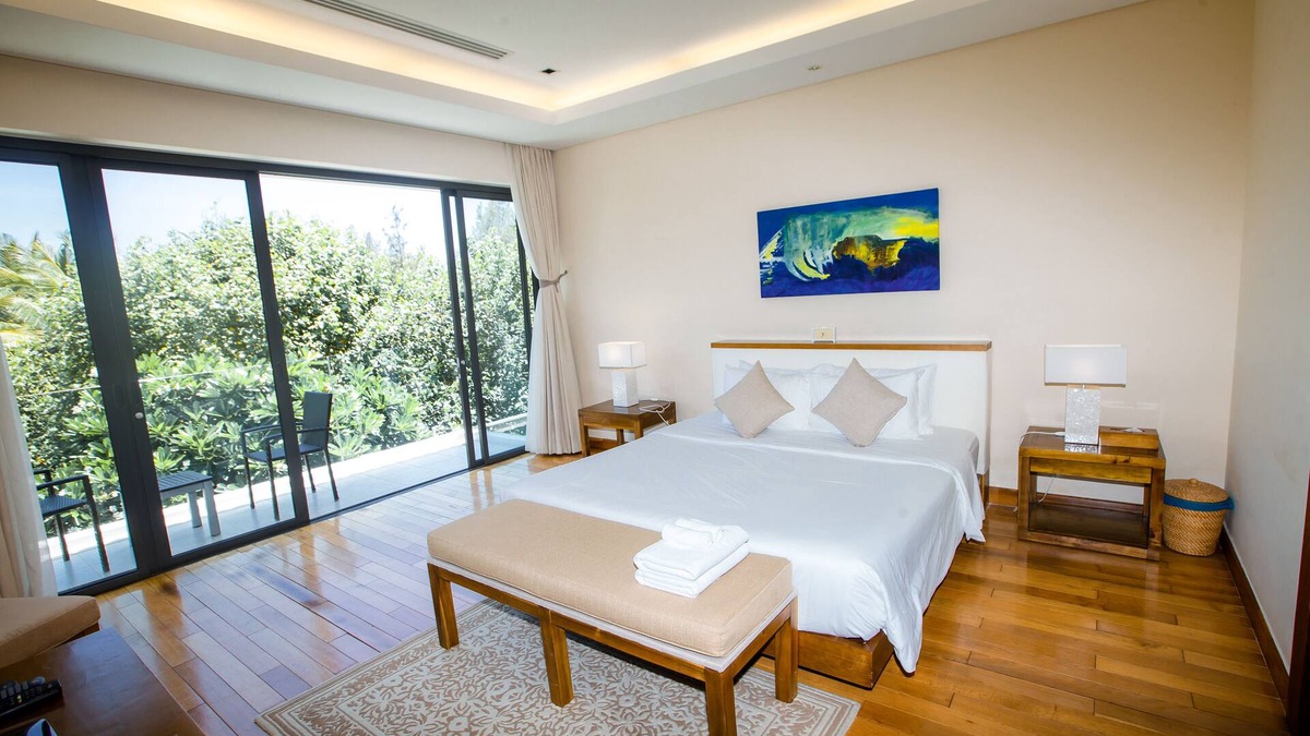 Ngu Hanh Son Villa | Luxury Beach View Villas