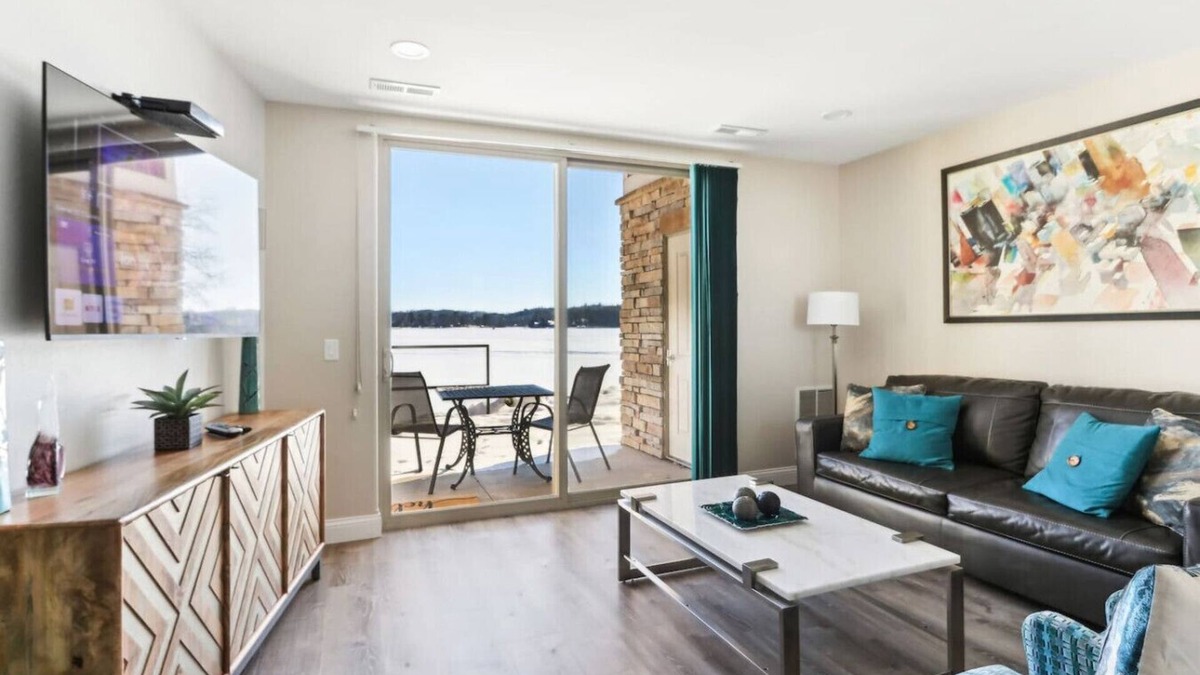 Lake Delton Condo | Luxury Beachfront Retreat at Delton Grand