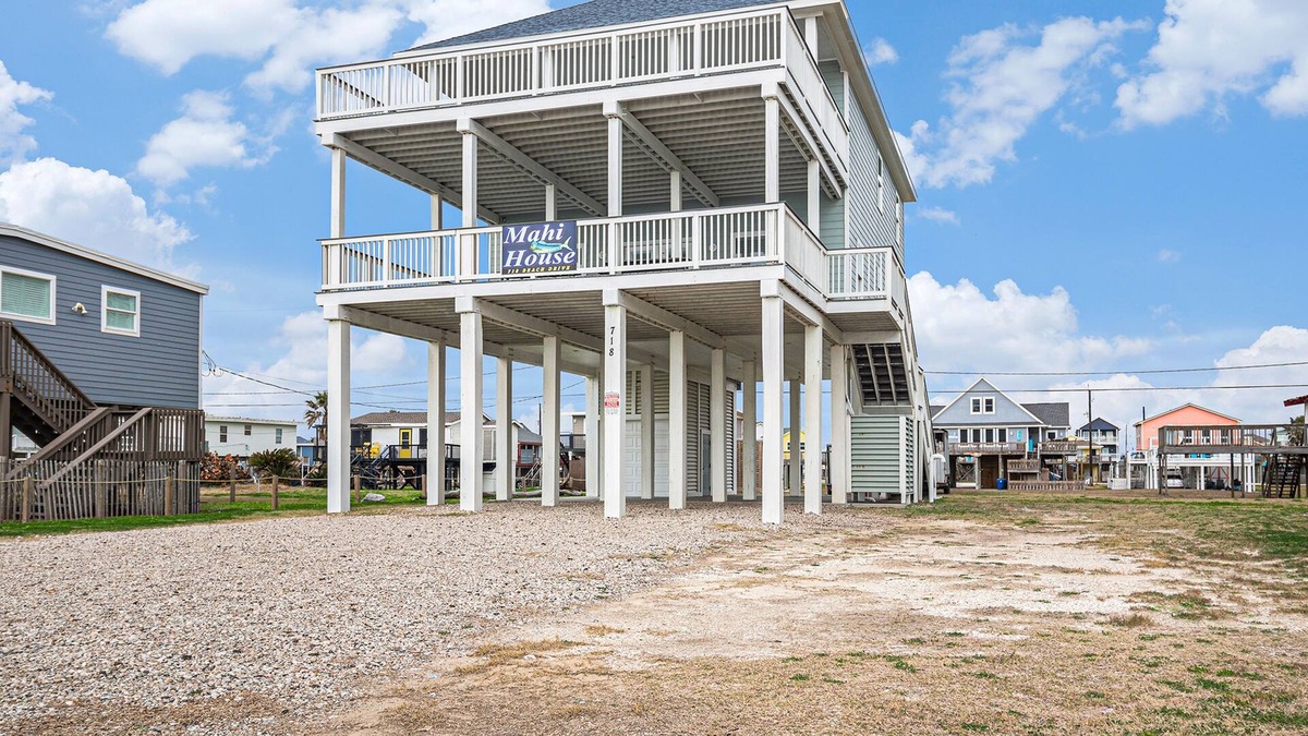 Surfside Beach House | Luxury | Beachfront | Family Fun | Sleeps 22