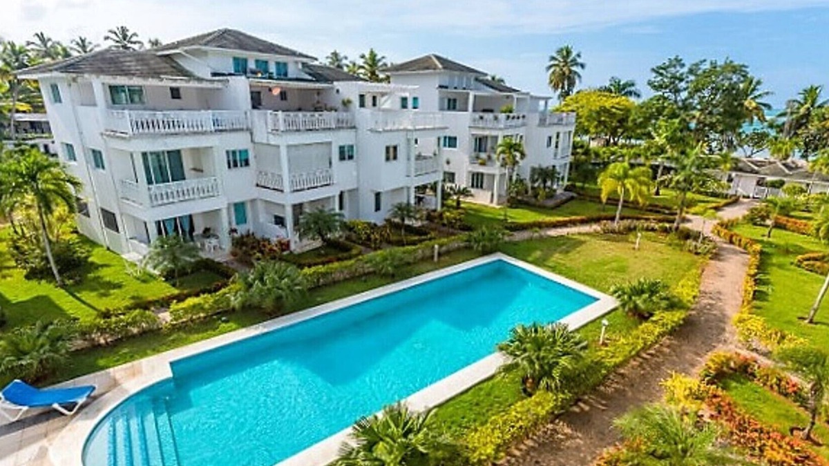 La Iglesia Condo | Luxury BEACHFRONT Penthouse Condo 2 Beds w/loft, Sleeps 6