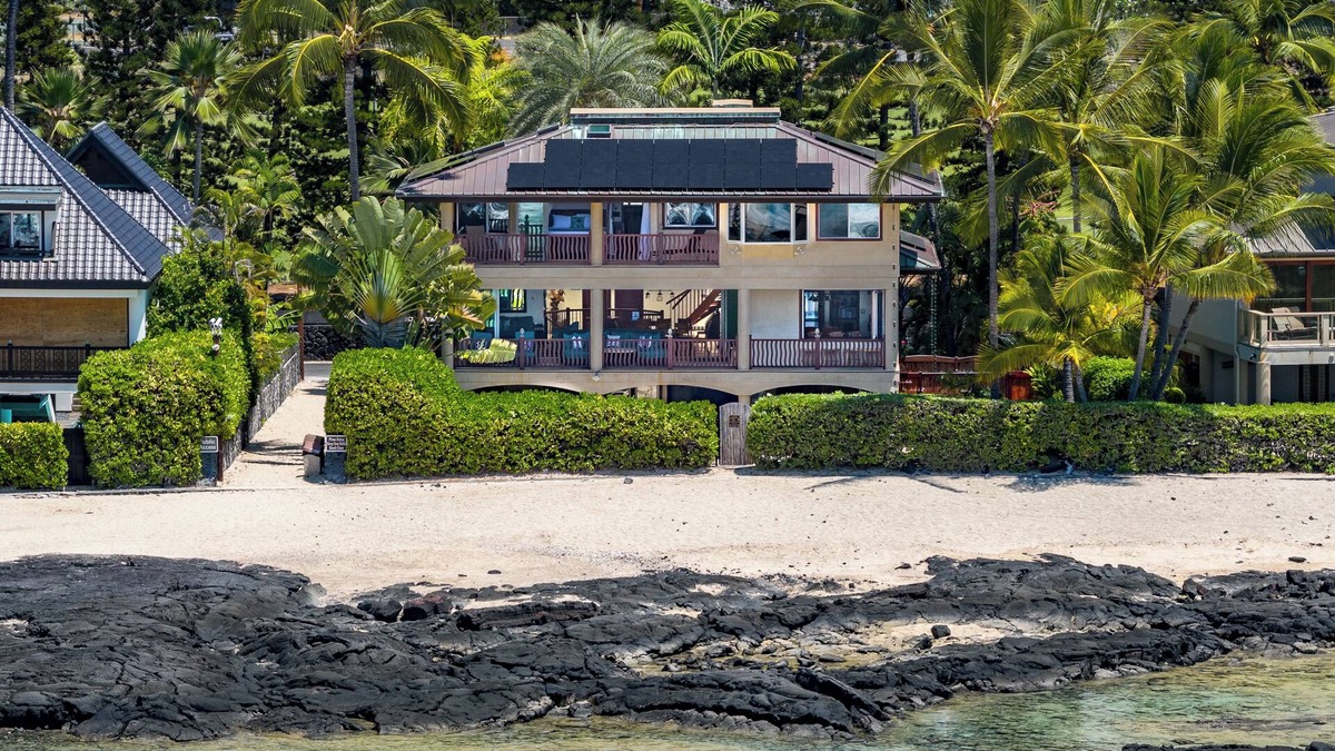 Kailua-Kona House | Luxury Beachfront Home w/Pool, Spa, AC & Stunning Sunset Views at Mermaid Cove