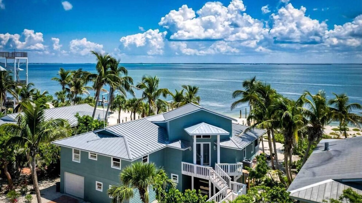 North Captiva House | Luxury Beachfront Home-Lit Fishing Dock, Shelling, Stunning Sunrises- Golf Cart