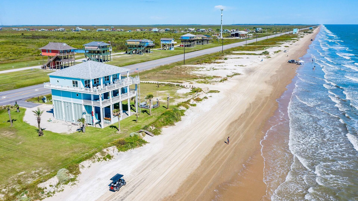 Port Bolivar House | Luxury | Beachfront | Hot Tub | Firepit & Tiki bar