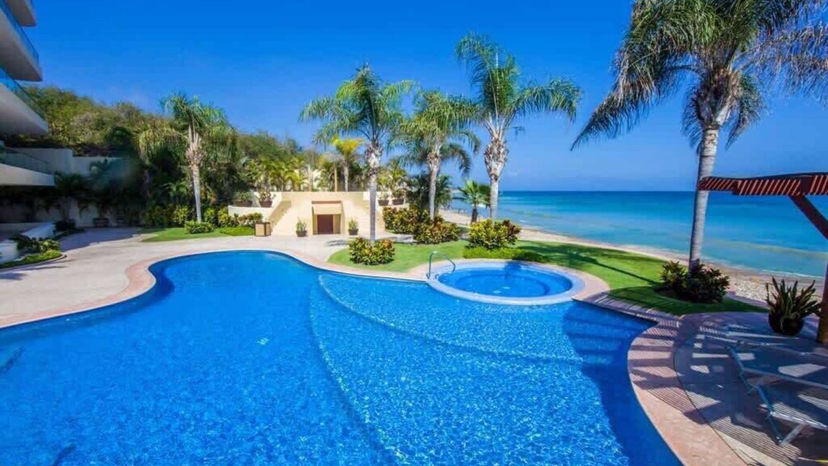 Emiliano Zapata Condo | Luxury Beachfront Condo Ocean View & Infinity Pool