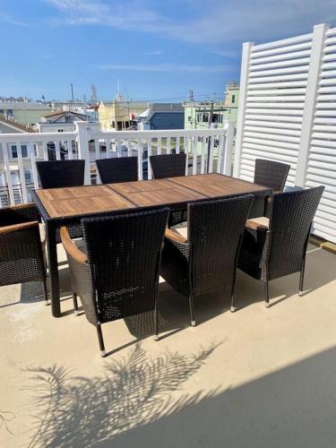 Seaside Heights Apartment | Luxury Beachfront penthouse with rooftop ocean views off private balcony