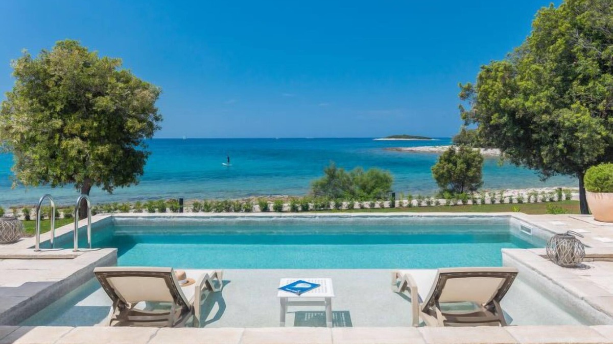 Bale House | Luxury Beachfront Villa Porto Bus by Interhome