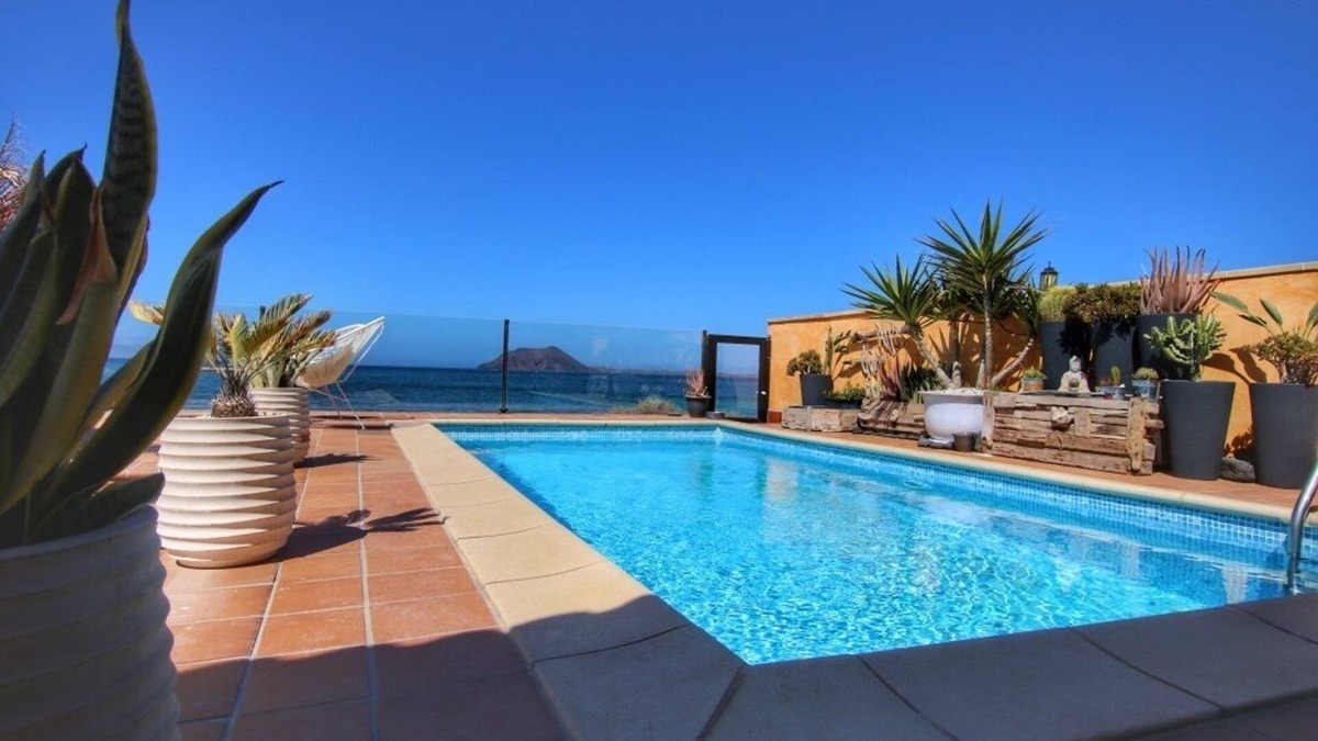 Corralejo House | Luxury Beachfront Villa MAREA Pool, Jacuzzi, AC!NEW !