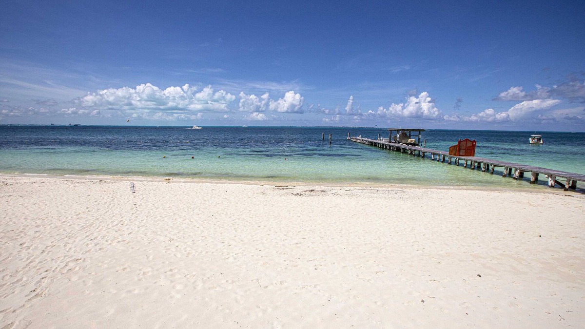 Zona Hotelera Villa | Luxury Beachfront Villa in Cancun's Hotel Zone!