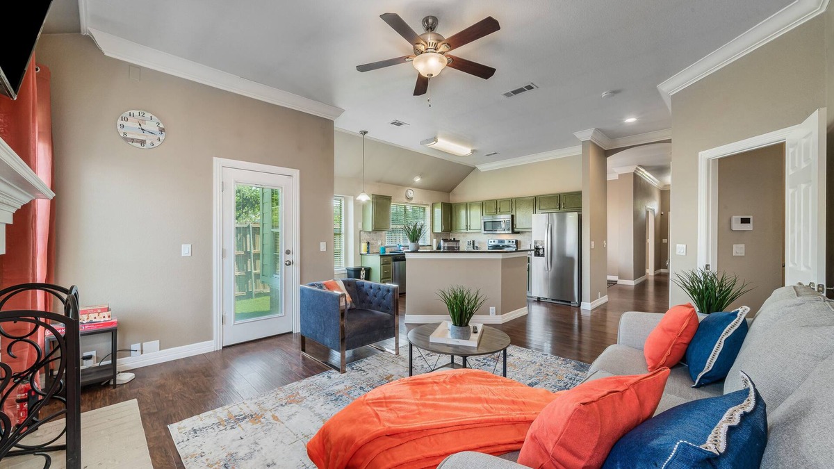 Frisco House | Luxury & Beautiful 3BR Home in Frisco w/Fireplace