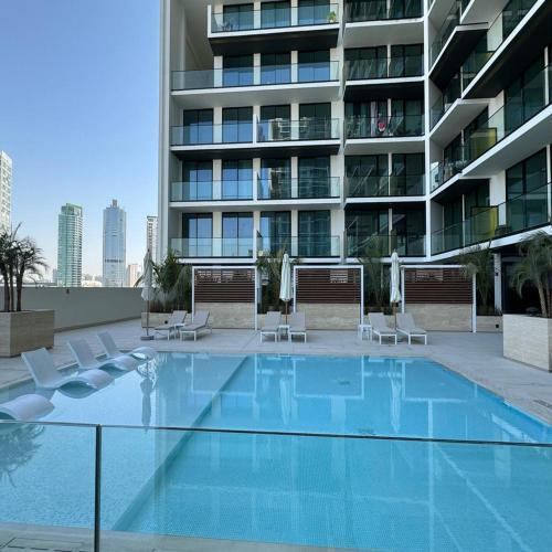 Jumeirah Village Circle Apartment | Luxury Belvilla 1BR Pool View Apartment in JVC