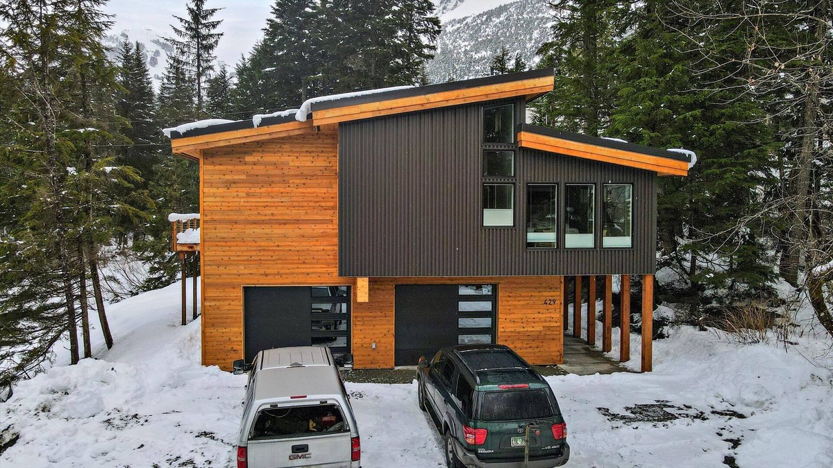 Alyeska House | Luxury brand new 4 Bed 5 Bath modern comtempary home