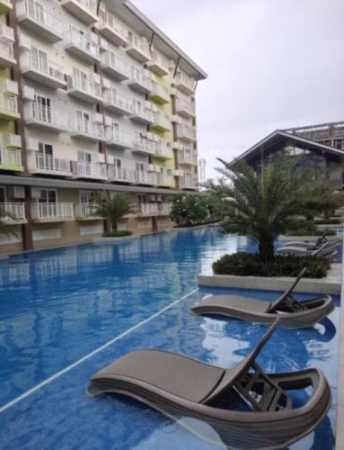 Mactan Export Processing Zone Apartment | Luxury Budget one Bedroom with living room and Kitchen Rest and fly at Amani Grand Resort