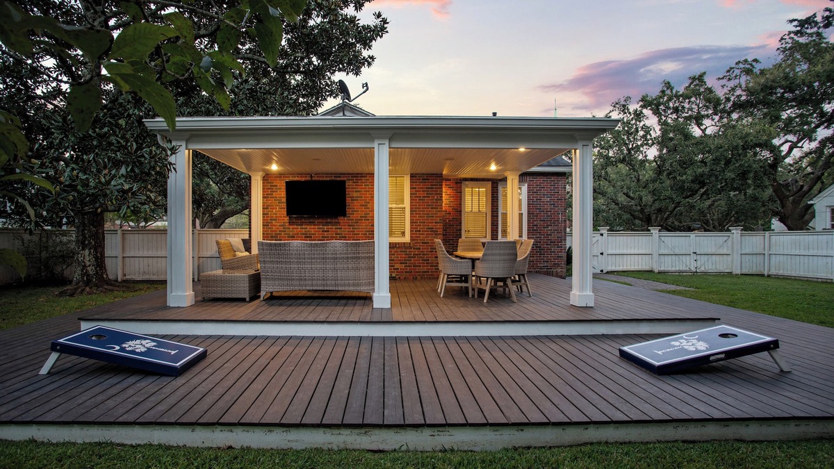 West Ashley House | Luxury Bungalow Steps Away From Trendy Avondale & 5 Minutes to Downtown