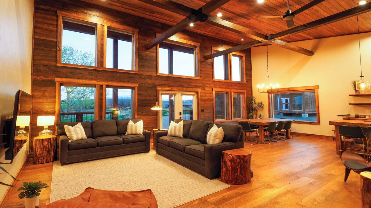 Cody Cabin | Luxury cabin near Cody: 2 kings, kids bunkroom, fire pit, country charm with easy access.
