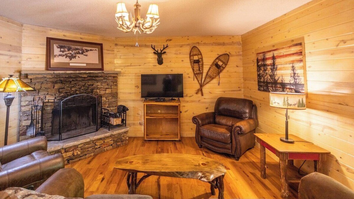 Helen House | Luxury Cabin with fire pit near Helen/Pet friendly