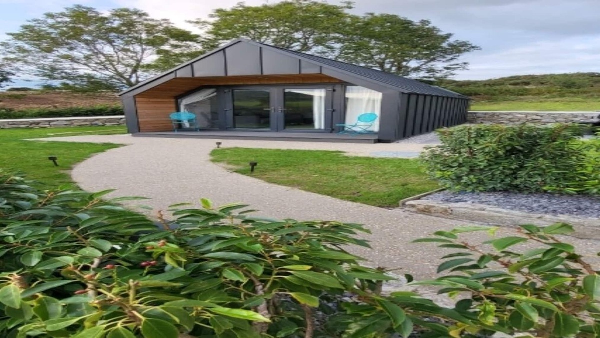 Newry Cabin | Luxury Cabin with Private Hot Tub 1