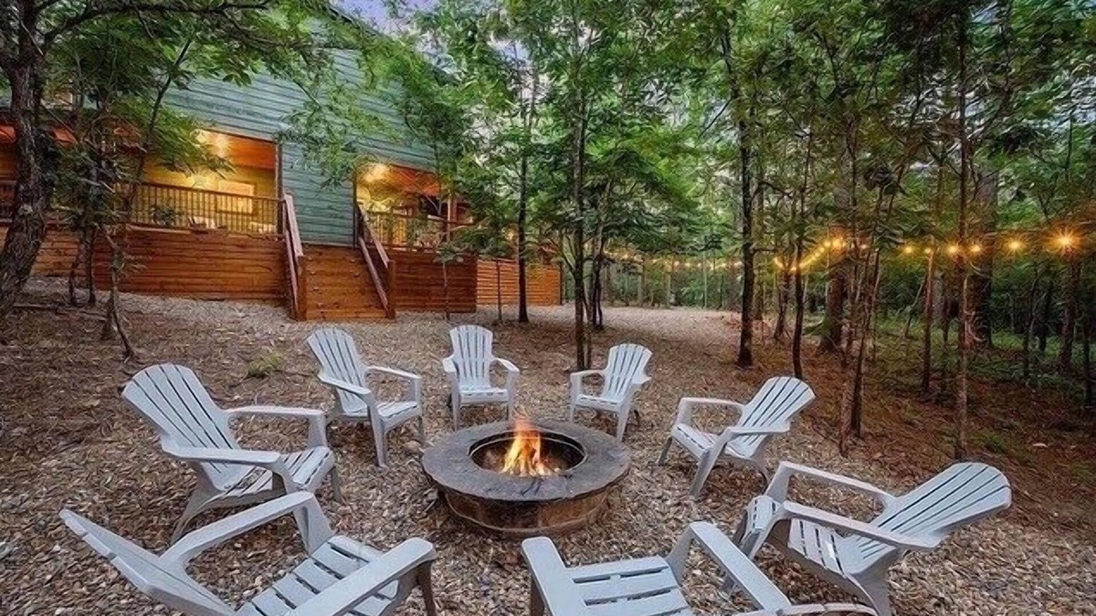 Broken Bow Cabin | Luxury Cabin with Rustic Charm and Modern Amenities in Broken Bow, Oklahoma.