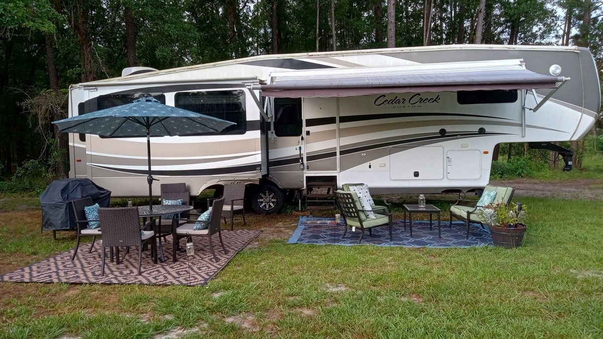 Micanopy House | Luxury camping on horse farm in Reddick