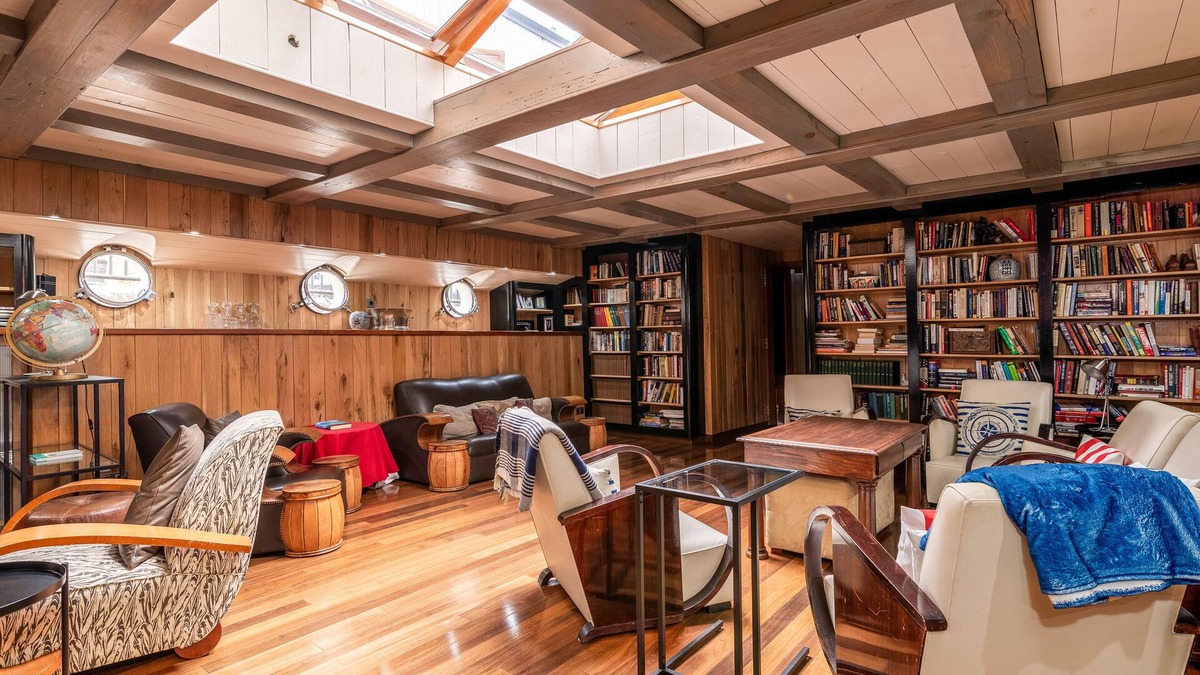 Canary Wharf Boat Rental | Luxury Canary Wharf House Boat