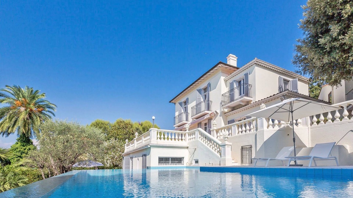 Cap-d'Antibes Villa | Luxury Cap d'Antibes villa with sea view, steps to the beachn