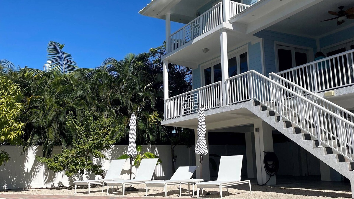 Pirates Cove House | Luxury Cape Cod Villa with pool and Tiki patio