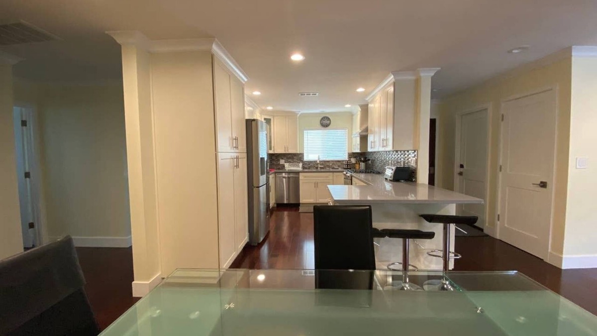 Campbell House | Luxury Carbon Neutral 4-Suite Home w/Pool, Laundry