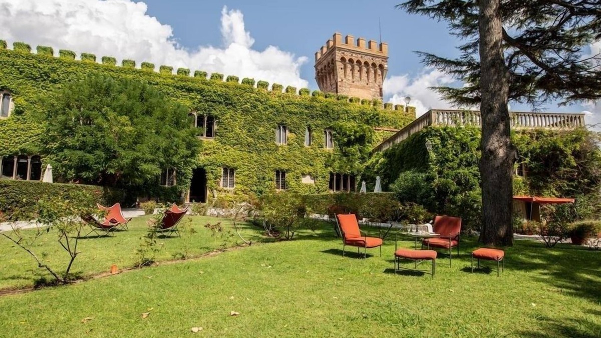 Venturina Villa | Luxury Castle rental for 52 people in Tuscany near the coast