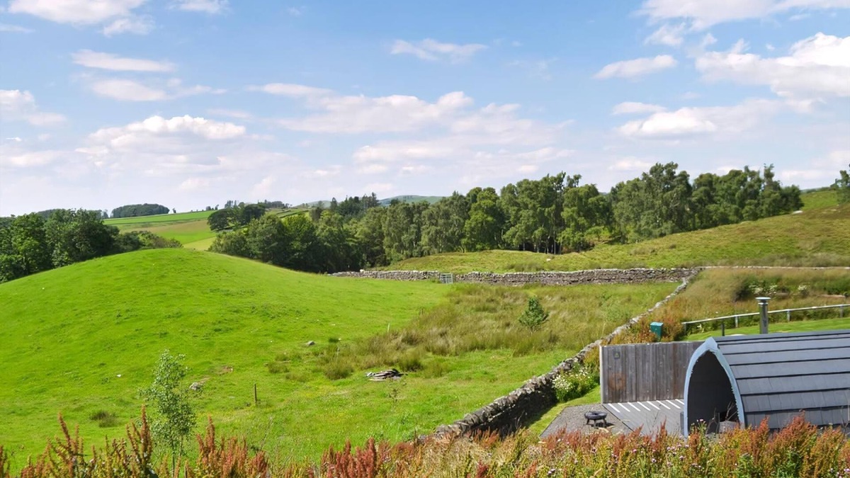 Haltwhistle Cottage | Luxury Castle Pod with Hot Tub