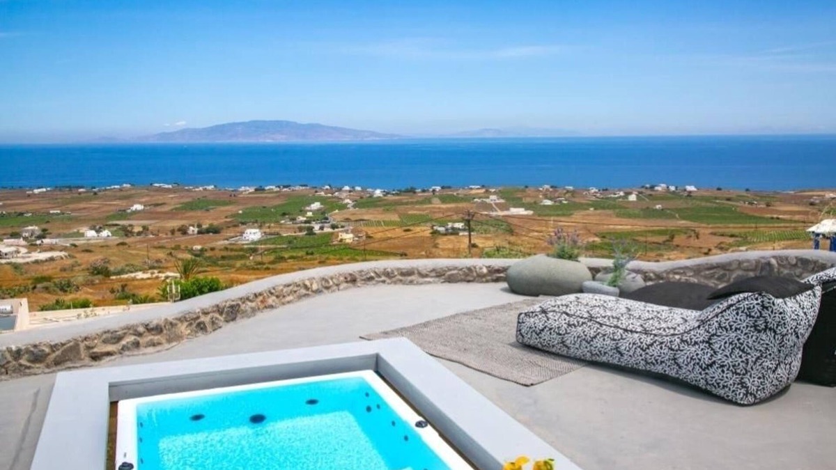 Oia Hotel | Luxury Cave Villa with Outdoor Jetted Tub and Sea View