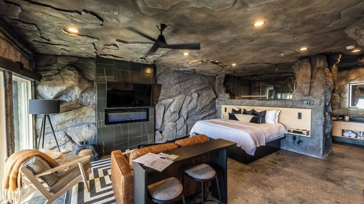 Branson Cabin | Luxury Cavern Suite | Private Hot Tub | Romantic