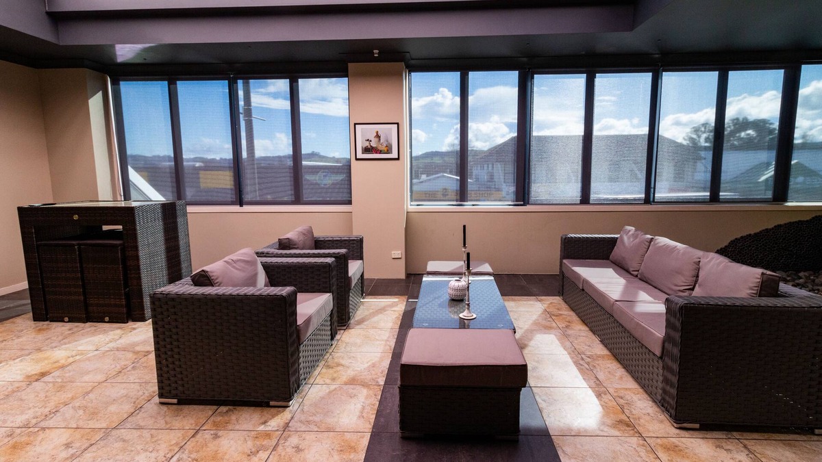 Taupo Apartment | Luxury Central Apartment -A short walk to shops, restaurants, cafes & lake Taupo