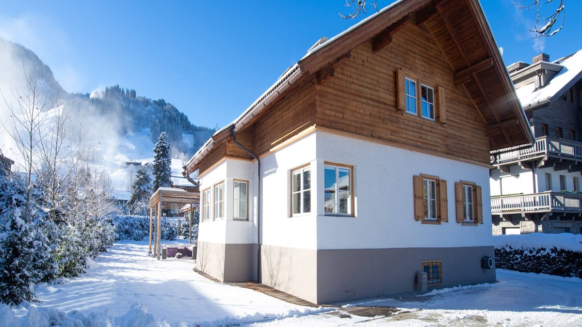 Kitzbuehel Ski Chalet | Luxury chalet, 250m to the Streif ski run