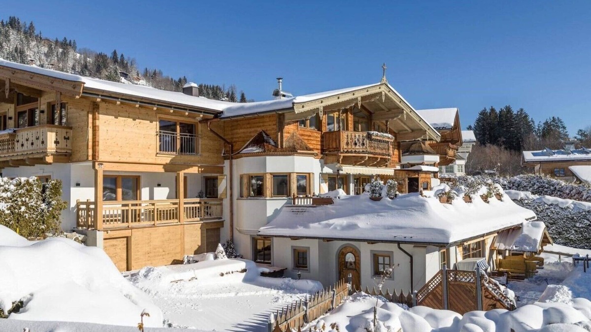 Kitzbuehel Ski Chalet | Luxury chalet 330 m² - Sauna, jacuzzi & mountain view for up to 14 people